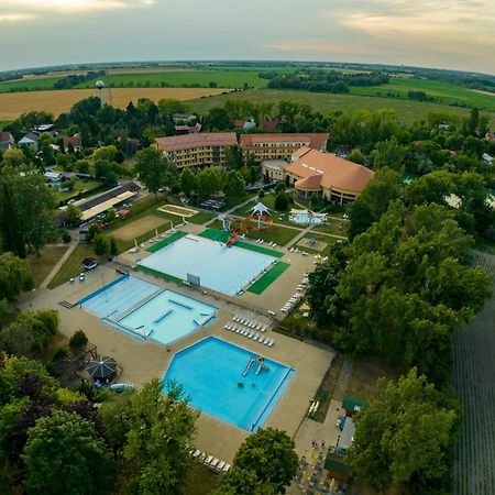 Wellness Hotel Patince Eksteriør billede