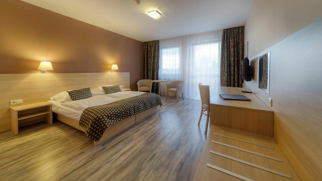 Wellness Hotel Patince Eksteriør billede