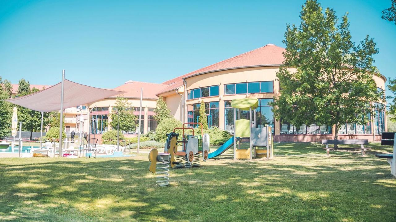 Wellness Hotel Patince Eksteriør billede