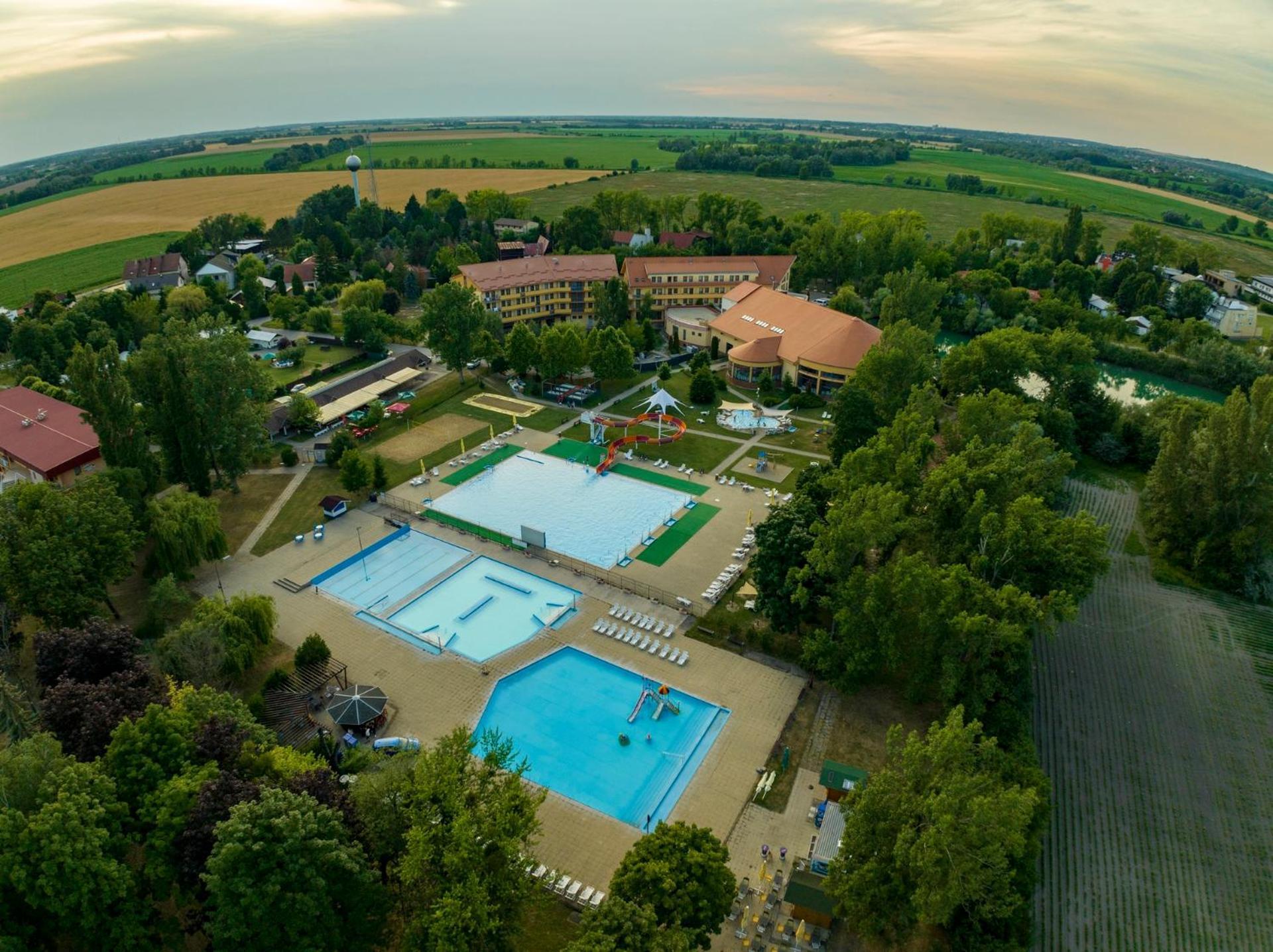 Wellness Hotel Patince Eksteriør billede