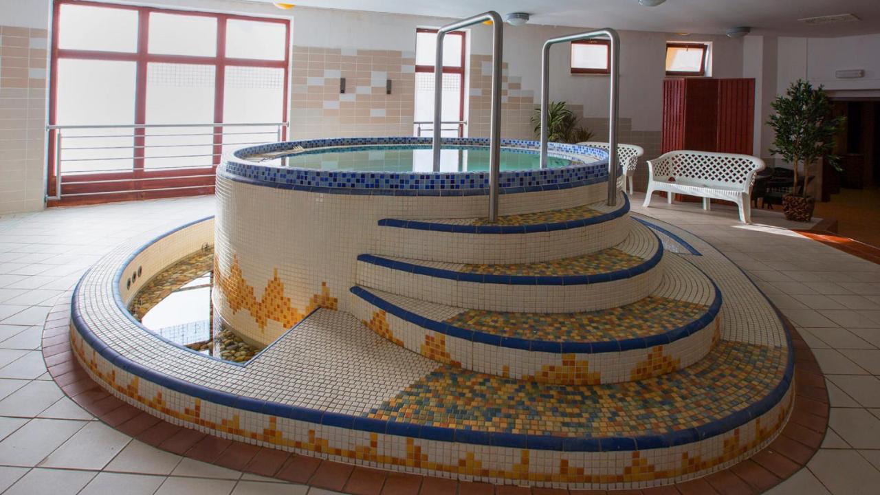 Wellness Hotel Patince Eksteriør billede